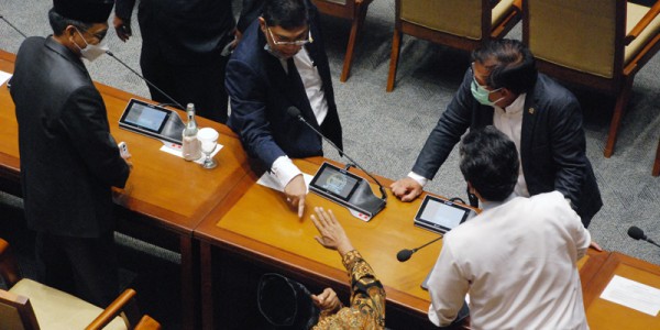 Anggota PKS Fahmi Alaydroes Interupsi Ketua DPR, Utut Adianto Hardik