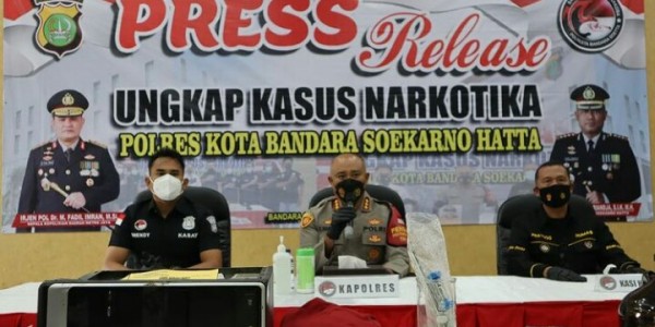 Sembunyikan Berkilo Sabu Dalam Paket Berisi Celana, Tiga Pelaku Diciduk Polres Bandara Soetta