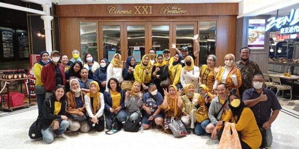 Alumni Arsitektur Trisakti 93 Gelar Nobar Film Merindu Cahaya de Amstel