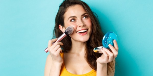 Simak! Tips Make Up Bikin Wajah Glowing dan Tahan Lama