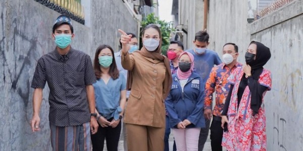 Luna Maya Jadi Ketua RT, Langsung Blusukan Bareng Warga Sekitar