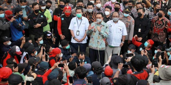 Anies Resmi Tetapkan UMP DKI 2022 Jadi Rp4.453.935,536