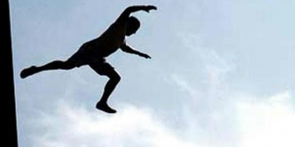 Terserang Stroke dan Tak Bisa Pulang Kampung, WN Tiongkok Nyaris Terjun dari Lantai Enam Apartemen