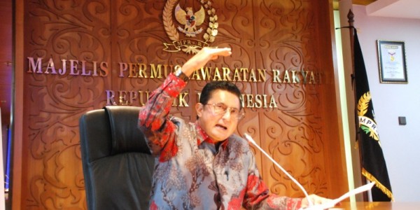 Pimpinan MPR Minta Presiden Jokowi Copot Sri Mulyani