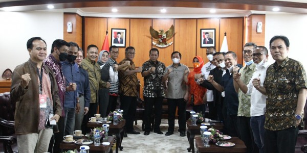 DPD RI Bahas Demokrasi dan Konstitusi Bersama Perhimpunan Menemukan Kembali Indonesia