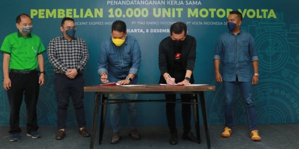 Dukung Transportasi Ramah Lingkungan, SiCepat Ekpres Borong 10.000 Unit Motor Listrik