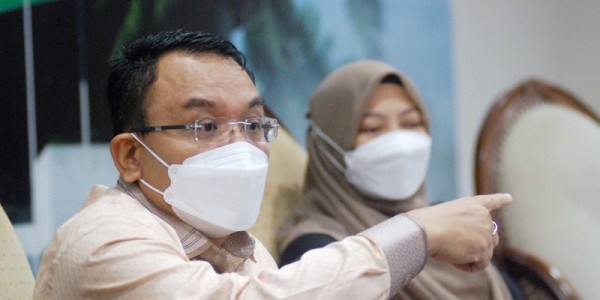 Dialektika Demokrasi Tema "Wacana Pembatasan Usia Maksimal Caleg untuk Efektivitas Kinerja Parlemen"