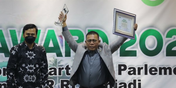 Raih Kategori Anggota Tervokal di KWP Award 2021, Masinton: Tugas DPR Itu Bersuara