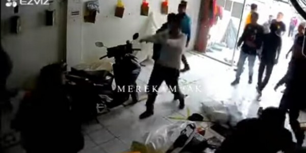 Pengeroyokan Karyawan Jasa Ekspedisi Duren Sawit, Dua Orang Jadi Tersangka