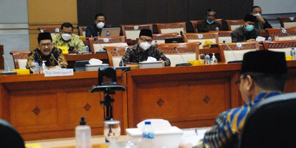 Wamenag Raker Dengan Komisi VIII DPR