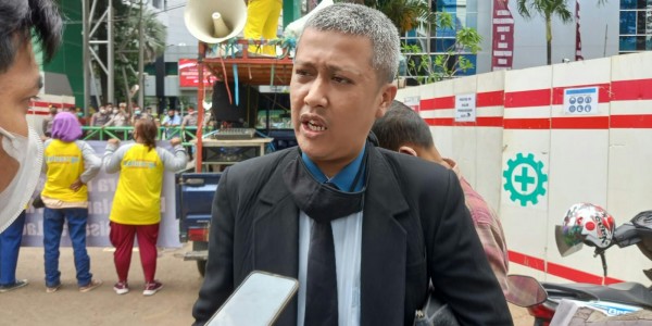Gelar Aksi Teatrikal di Depan Kantor Kemenkumham, KKH Minta Mantan Suami Nindy Ayunda Ditahan