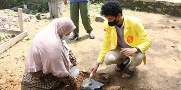 Melalui Program Eksplorasi Desa Kita III, BEM FISIP UI Hibahkan Perpustakaan di Desa Hambalang