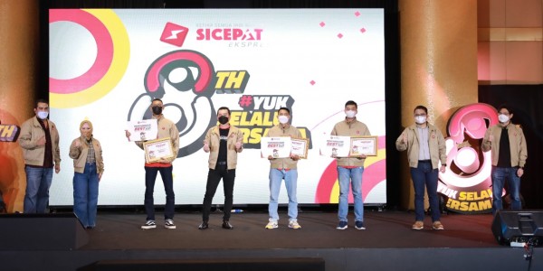 Di Usia Ke-8 Tahun, Perusahaan Ekspedisi SiCepat Ekspres Ajak Masyarakat Indonesia Bangkit Bersama
