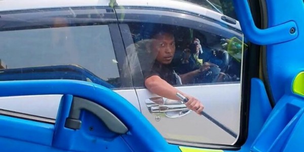 Sopir Truk Ditodong Tongkat Besi di Jalan Tol, Polisi Buru Pelaku