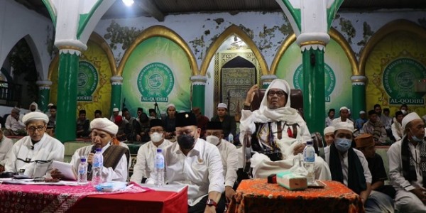Ketua DPD RI Hadiri Dzikir Manaqib di Ponpes Al-Qodiri Jember
