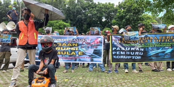 Gelar Aksi Jumat Keramat, Corong Rakyat Minta KPK Gerak Cepat Usut Dugaan Korupsi Formula E