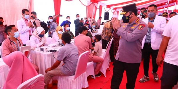 Tinjau Vaksinasi di NTB, Kapolri Minta Forkopimda Kendalikan Laju Covid-19 untuk Sukseskan Event Internasional 