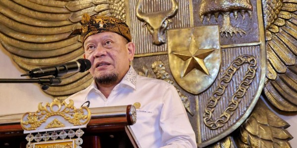Ketua DPD RI Minta Pemerintah Hentikan Masuknya Imigran Tiongkok
