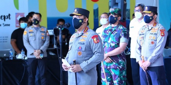 Tinjau Vaksinasi Serentak, Kapolri Ingatkan Pentingnya Vaksin untuk Hadapi Omicron