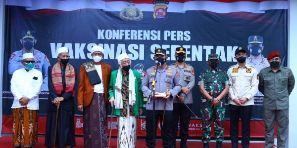 Ulama di Banten Ikuti Vaksinasi, Kapolri: Bisa Jadi Motivasi Bagi Masyarakat