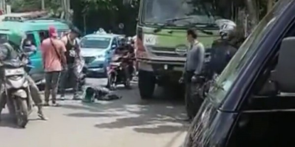 Pukul dan Injak Sopir Truk, Pria Kekar di Pasar Rebo Diburu Polisi