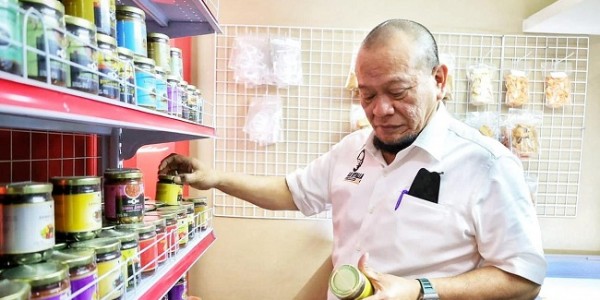 Ketua DPD RI Ajak Masyarakat Awasi Distribusi Minyak Goreng di Jawa Timur