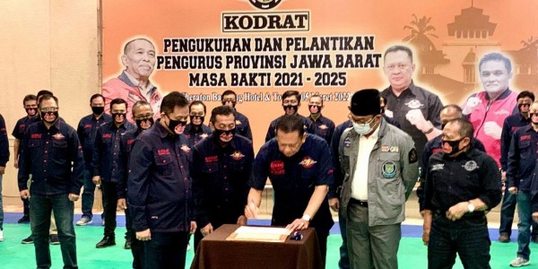 Bamsoet Lantik Pengurus Tarung Derajad Jawa Barat 2021-2025
