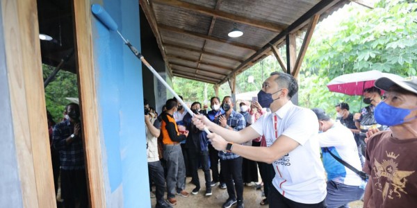 Motoran di Jalan Desa, Ibas Bantu Langsung Bedah Rumah Warga