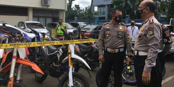 Puluhan Supermoto yang Terobos Tol Serahkan Diri, Motor Diamankan dan Ditilang