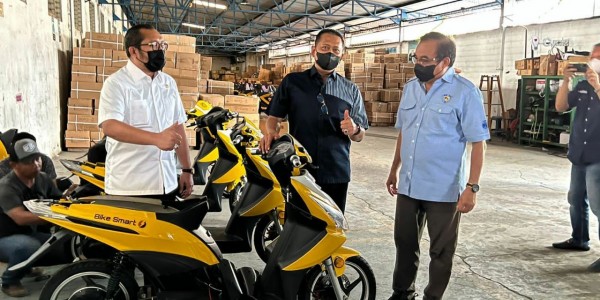 Bamsoet Tinjau Pabrik Motor Listrik Bike Smart atau BS Elektrik