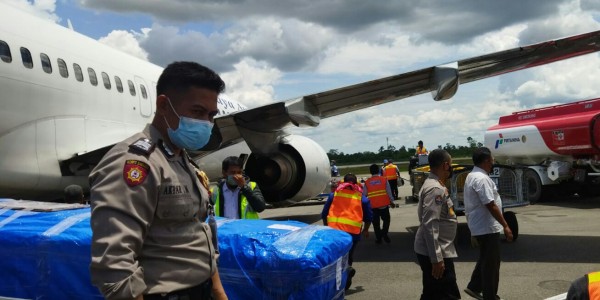 Diserahkan ke Keluarga, Polri Beri Penghormatan ke Delapan Pekerja yang Jadi Korban Pembantaian KKB