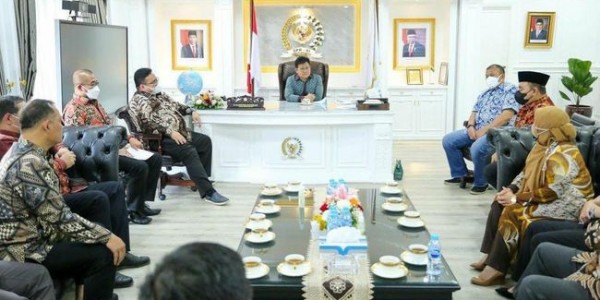 Sambangi Cak Imin, Pengamat Anggap Komisioner KPU-Bawaslu Sangat Memalukan