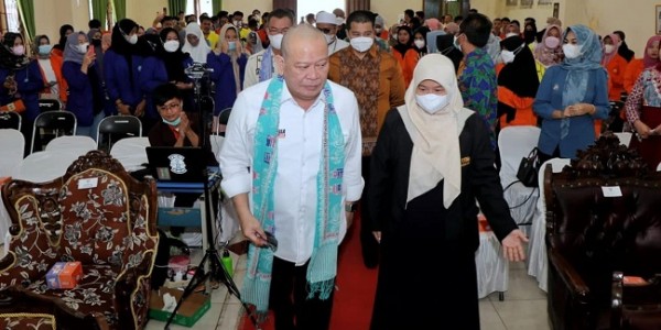 Isi Kuliah Umum di ITBis Pagar Alam, Ketua DPD RI Ajak Pemuda Melek Politik 