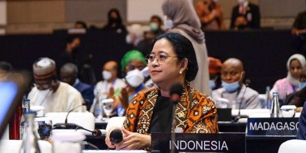 Dapat Cendera Mata Album CD BTS dari Ketua Parlemen Korsel, Puan: Wah Surprise