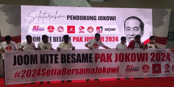 Relawan se-Provinsi Riau Gaungkan Joom Kite Besame Pak Jokowi 2024.