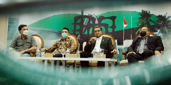 Forum Legislasi Dengan Tema