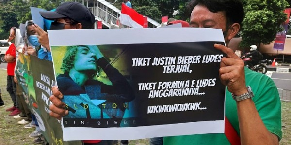 Aksi Jumat Keramat Lawan Koruptor: Masalah Demi Masalah Datang Silih Berganti pada Formula E