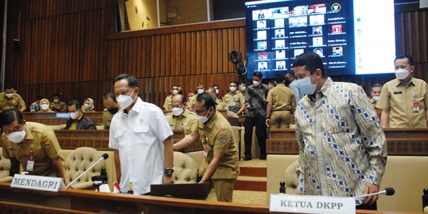 Mendagri Besama DKPP Ikuti Raker Komisi II DPR