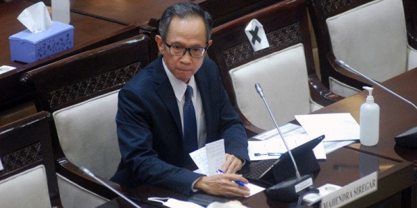 Wamenlu Ikuti Fit And Propert Test OJK Di DPR