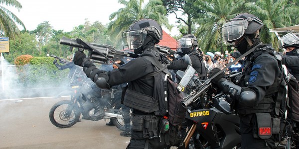 Petugas Tembakkan Gas Air Mata