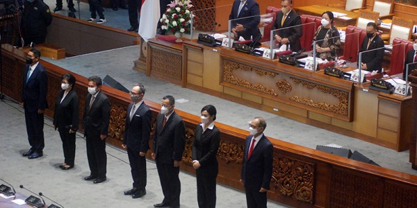 Pengesahan Komisioner OJK Terpilih