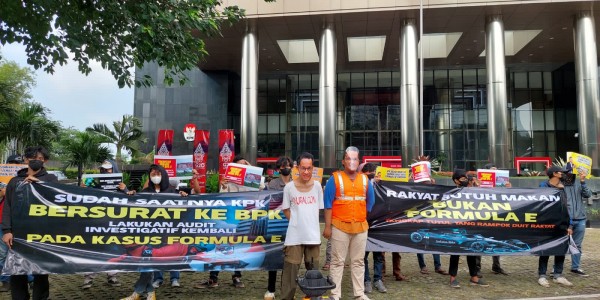 Aksi Kamisan Satgas Pemburu Koruptor: Rakyat Butuh Makan Bukan Formula E
