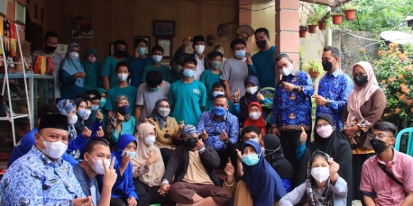 Plt Wali Kota Bekasi Bersama Plt Ketua TP PKK Kunjungi Pelatihan Batik Bagi Anak-anak Disabilitas