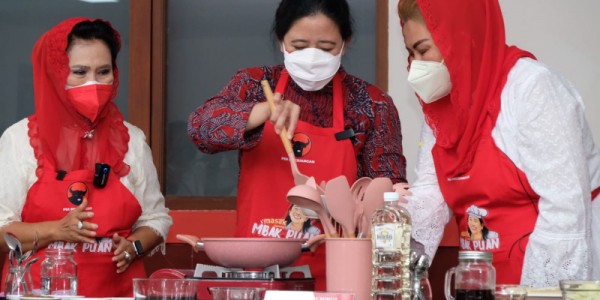 Puan Demo Masak: Meski Tidak Jago, Harus Bisa Masak
