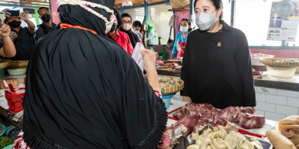 Puan Cek Harga Pangan Di Pasar Jungke Karanganyar Dan Borong Bakso untuk Buka Puasa
