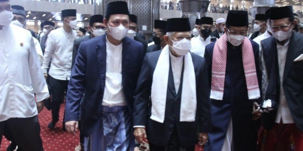 Dampingi Wapres Sholat Id, Sultan: Lebaran Harus Jadi Momentum Rekonsiliasi Nasional