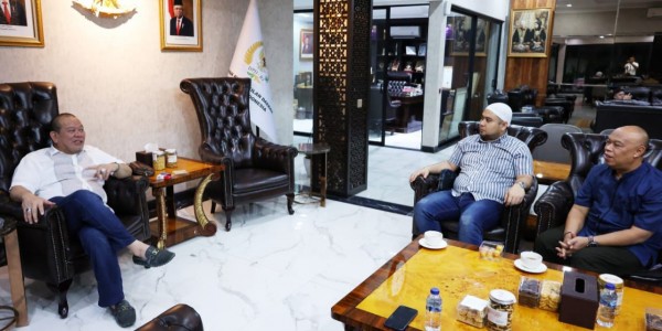 Bagi Tips Sukses ke Artis Edwin Bejo, Ketua DPD RI: Kuncinya Tahajud dan Dhuha