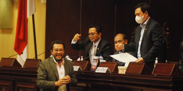 Yorrys Sampaikan Laporan Hasil Kunjungan Kerja Komite II DPD