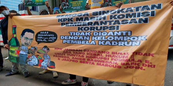 Aksi Teatrikal Kentongan Dukung KPK & BPK Usut Tuntas Dugaan Korupsi Formula E