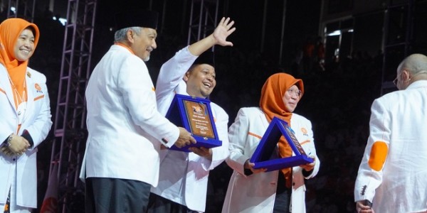 Raih PKS Award, Anis Ajak Pengurus dan Anggota PKS Berikan Kontribusi Terbaiknya
